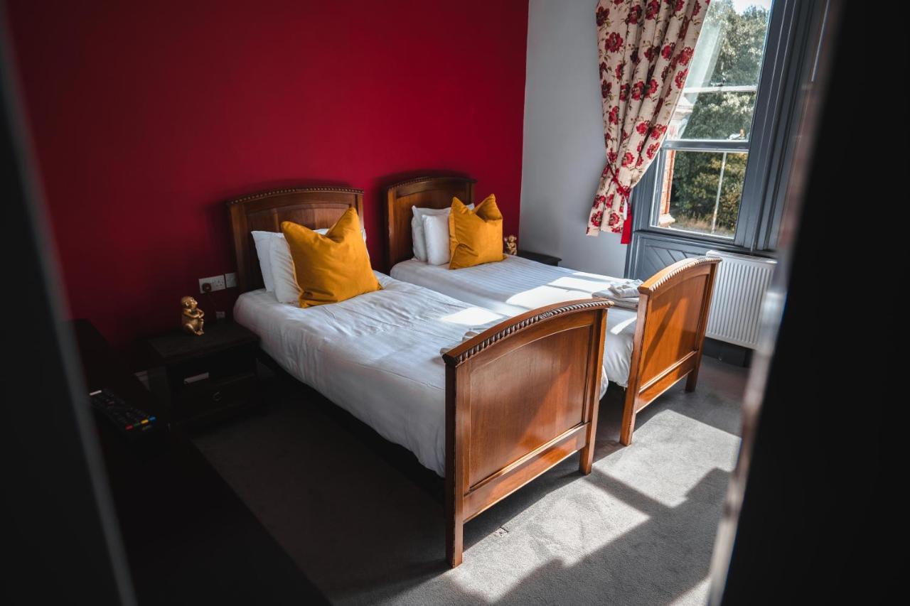 The Godwins Hotell Lugwardine Exteriör bild